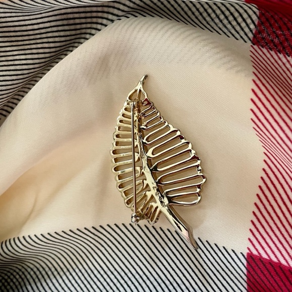 Marcel Boucher Vintage Signed and Numbered Clear Rhinestone Leaf Brooch - Picture 10 of 10